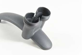 塑膠模具注塑加工選擇注塑機時應(yīng)該注意什么呢？