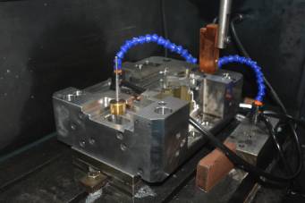 塑料注塑模具加工，十年如一日的堅(jiān)持