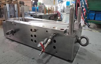 塑膠模具滑動(dòng)怎么辦？簡(jiǎn)單幾招，輕松解決！