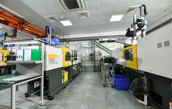 揭秘：為什么每個(gè)注塑廠都離不開(kāi)攪拌機(jī)？